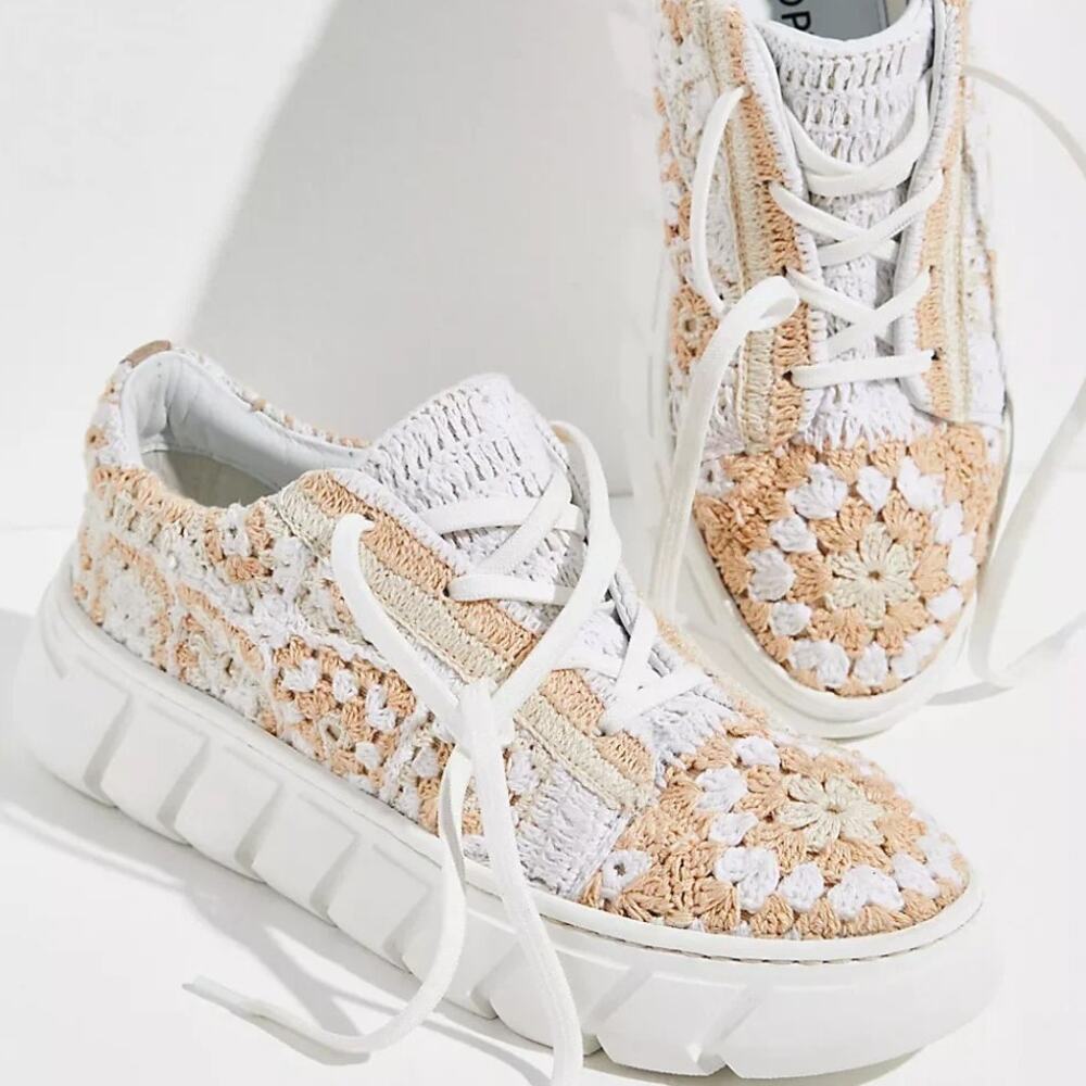 Free People Catch Me If You Can Crochet Lace Up Sneaker Platform Sz 7.5 EUC Boho